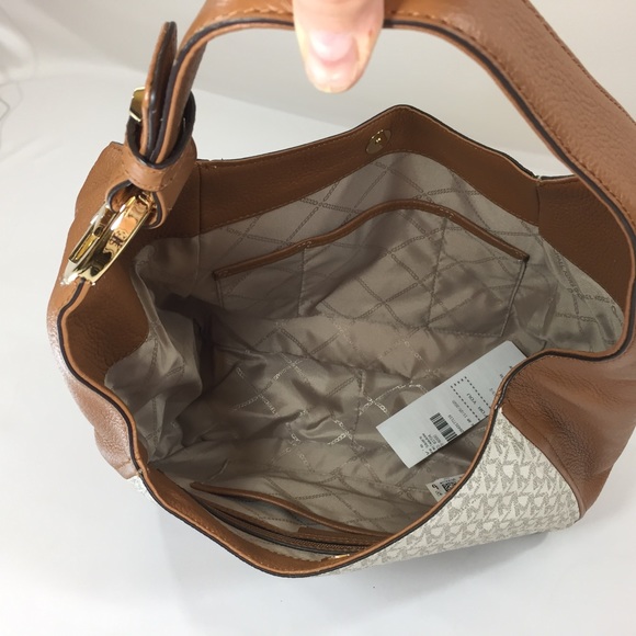 Michael Kors Fulton Large Shoulder - Picture 5 of 5